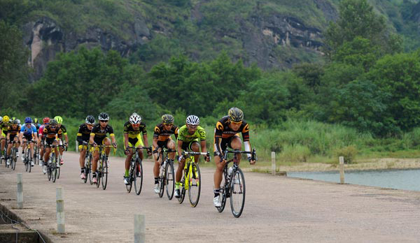 Da Mei Xiangxi · Cycling on the Clouds